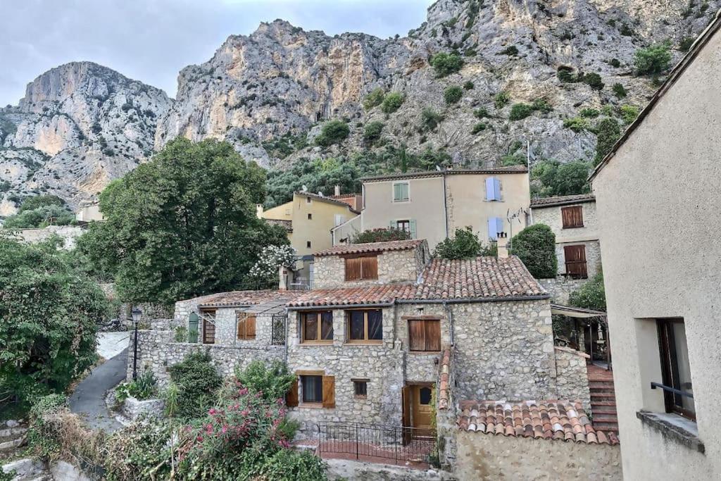 Studio Vue Sur La Roche, Au Calme Moustiers #1 Apartment Luaran gambar